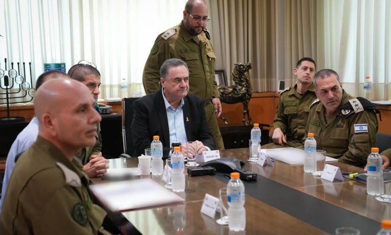 אייל זמיר נכנס בישראל כ"ץ: "עושה שימוש פוליטי, צה"ל - הגוף היחיד שתחקר עצמו"