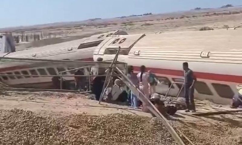מצרים: רכבת ירדה מהפסים &ndash; הרוגים ועשרות פצועים