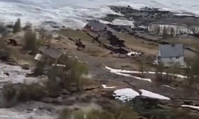 נורווגיה: מפולת אדמה עצומה גרמה לקריסת בתים אל תוך הים
