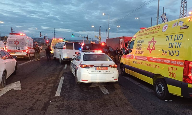 משאית התנגשה בכוח משטרה בשומרון; הנהג נמלט ונעצר לאחר מרדף