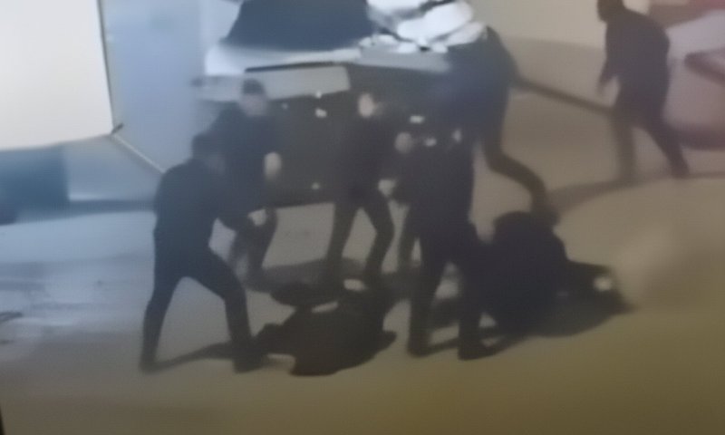 מפגינים באיראן מבצעים לינצ' באיש משמרות המהפכה
