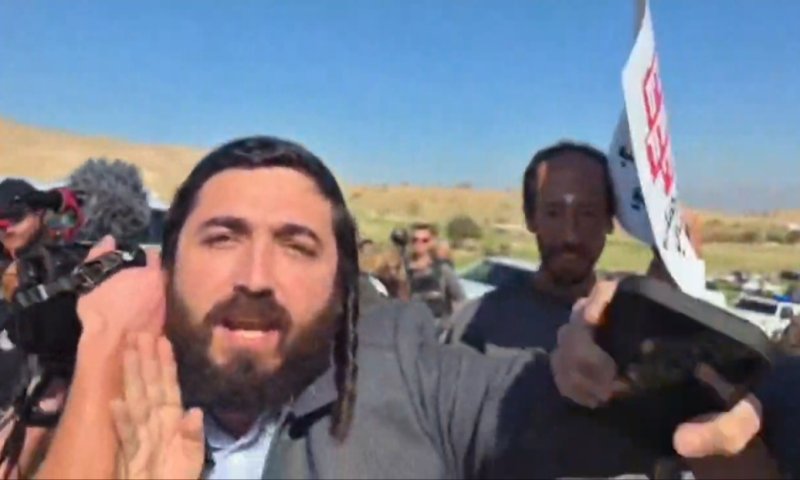 בעקבות תלונת הח"כ: נעצר והורחק האנרכיסט שתקף את סוכות