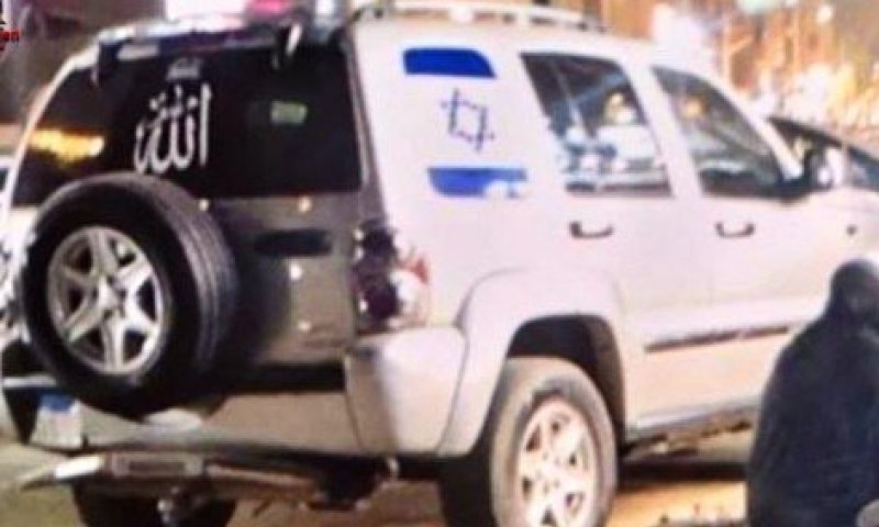 אירוע חריג: נהג במצרים נסע עם דגל ישראל על רכבו והוכה קשות