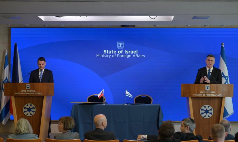 שר החוץ הצ'כי לישראל: "מדינה מתורבתת שמוקפת באויבים בלתי מתורבתים"