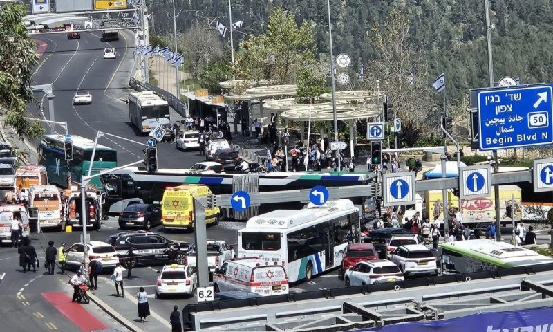 בכניסה לירושלים: 17 נפגעים בהתנגשות בין שני אוטובוסים