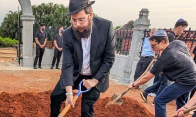 נחנך בית העלמין היהודי הראשון בטייוואן: ישראלי הובא למנוחות 