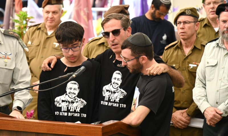 אביו של סמ"ר איתי חן הי"ד: "מוצאים נחמה שלא סבלת בשבי! מתחייב, נבוא חשבון עם מי שגרר רגליים"