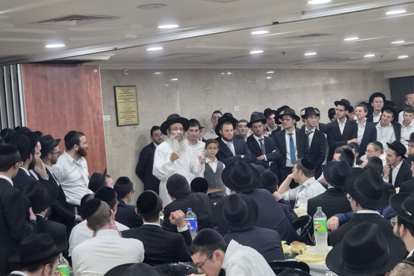 באדיבות המצלם