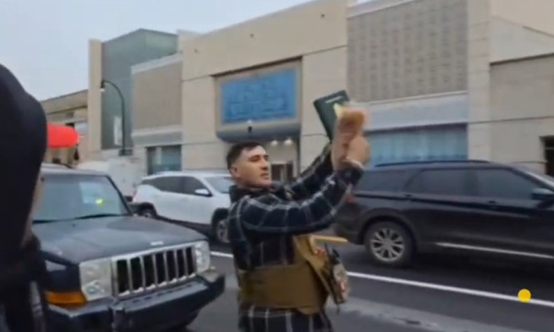 סערה במישיגן: מפגינים נגד איסלאם גרמו למהומה בעיר המוסלמית