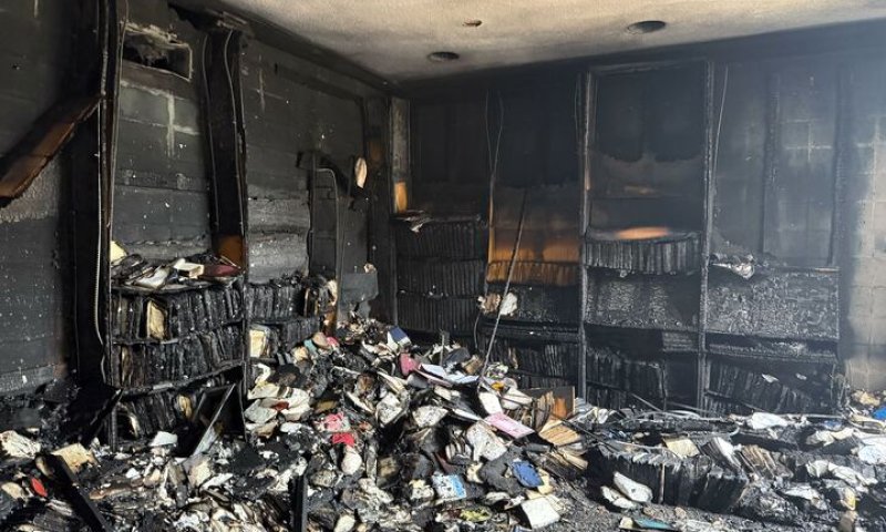 מזעזע: הצתה בבית הכנסת בג'קסון - שני ספרי תורה נשרפו