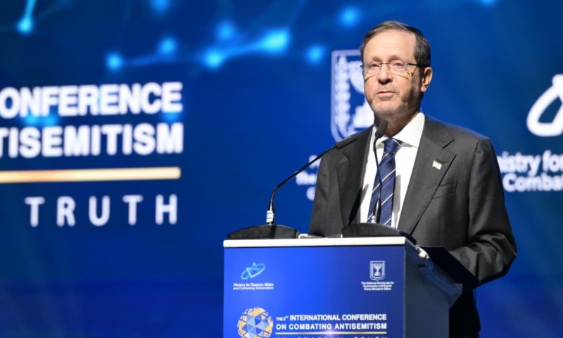 השר אליהו הגיש לנשיא את חוות דעתו, הרצוג: "לחצים לא ישפיעו"