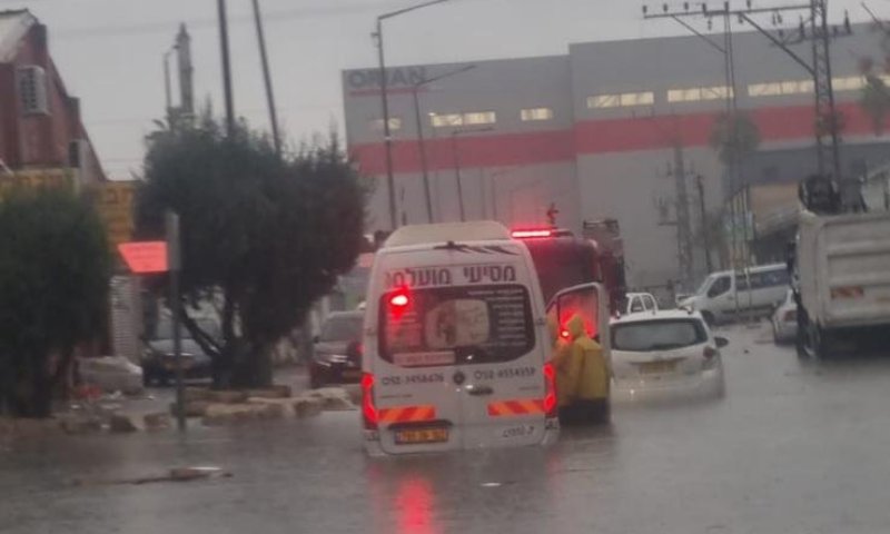"החזאי מזהיר: "יום מסוכן גם למנוסים. לא לצאת לשיטפונות ולהישאר בבית"