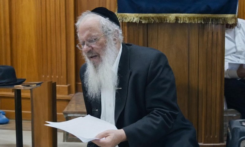 שנאת חינם בליל ט' באב: הקיצונים התנפלו על הגר"א פייבלזון באמצע שיחתו