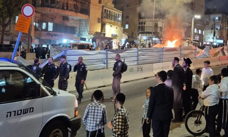 קיצונים הציתו אש והזיקו למתחם עבודות הרכבת בירושלים, בלש מחופש עצר חשודים