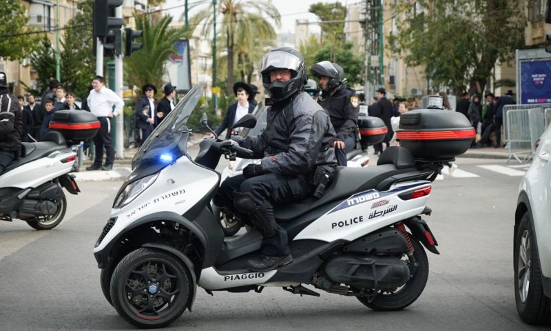 רימון הושלך לעבר בניין בבני ברק, פיצוץ עז נשמע