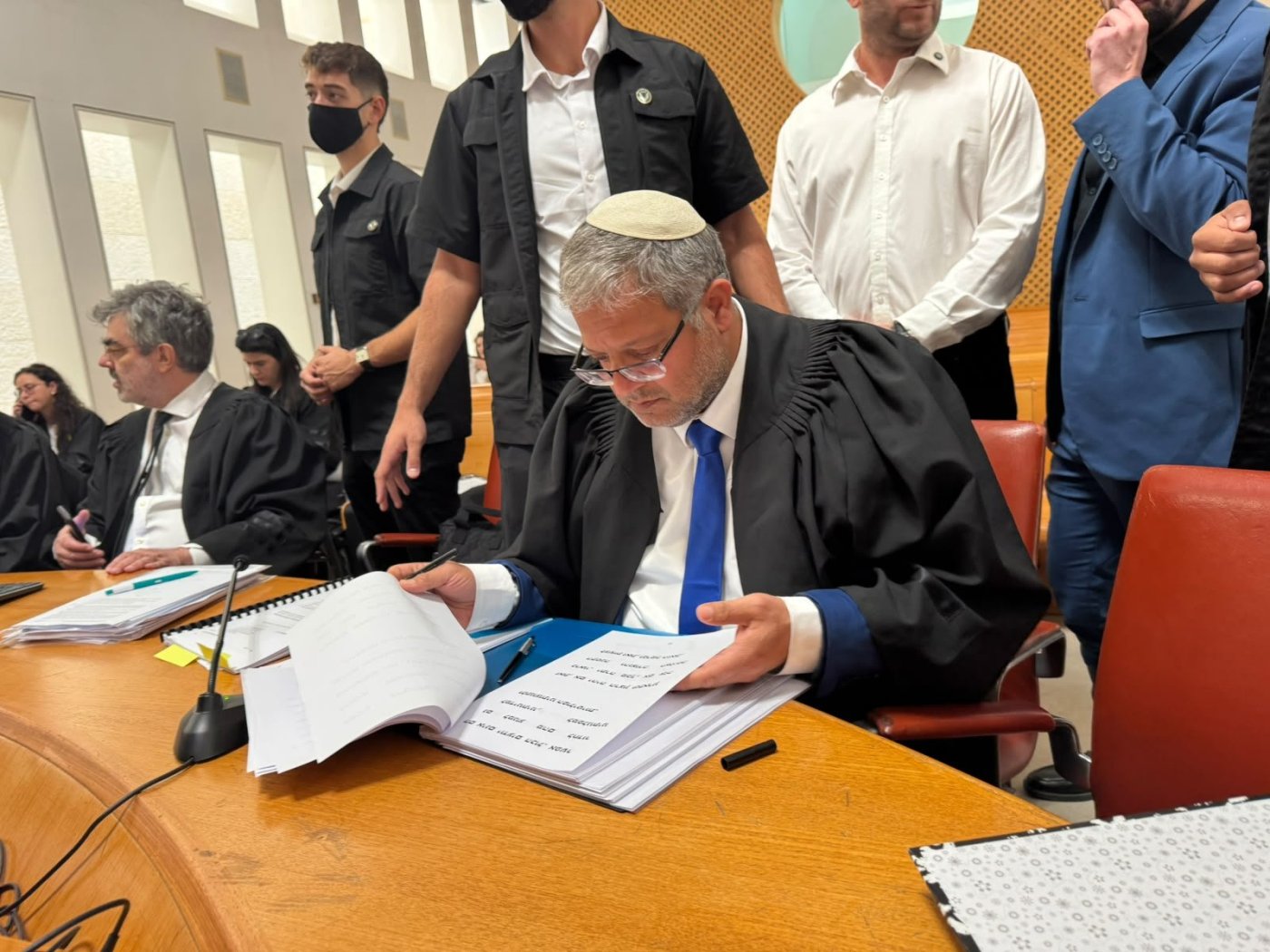 באדיבות המצלם