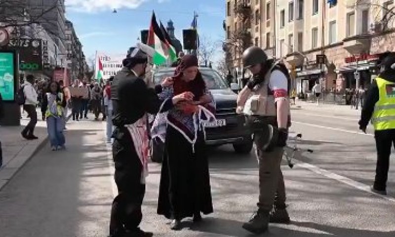 "זו אירופה ב-2026": זעזוע בסטוקהולם ממיצג של "יהודי שוחט פלסטינית"