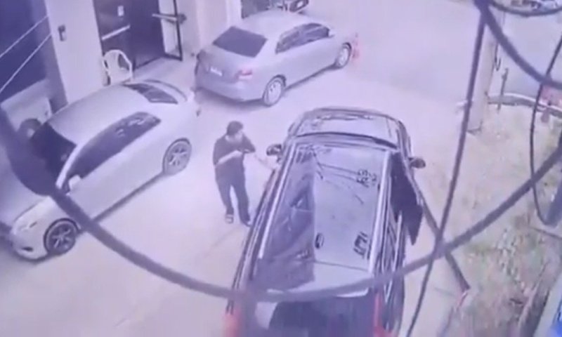 התוודה בשידור חי: חבר הפרלמנט לשעבר ירה למוות בפוליטיקאי