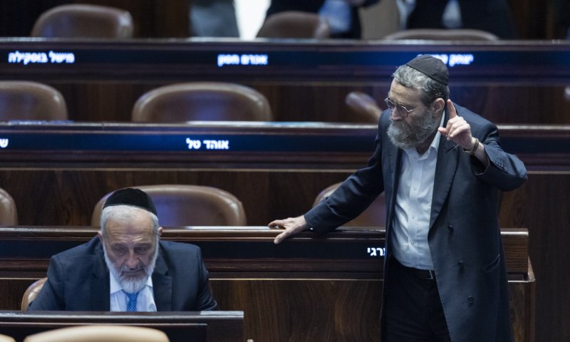 הכנסת אישרה את חוק הקפאת מעצרי בני הישיבות; באופוזיציה תקפו