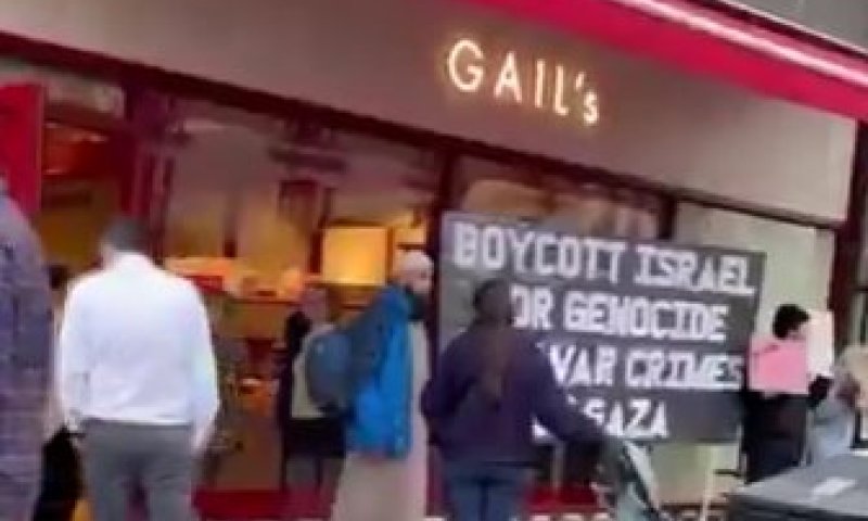 ונדליזם בלב לונדון: מאפיית "גייל'ס" הושחתה בשל "קשרים לישראל" | צפו