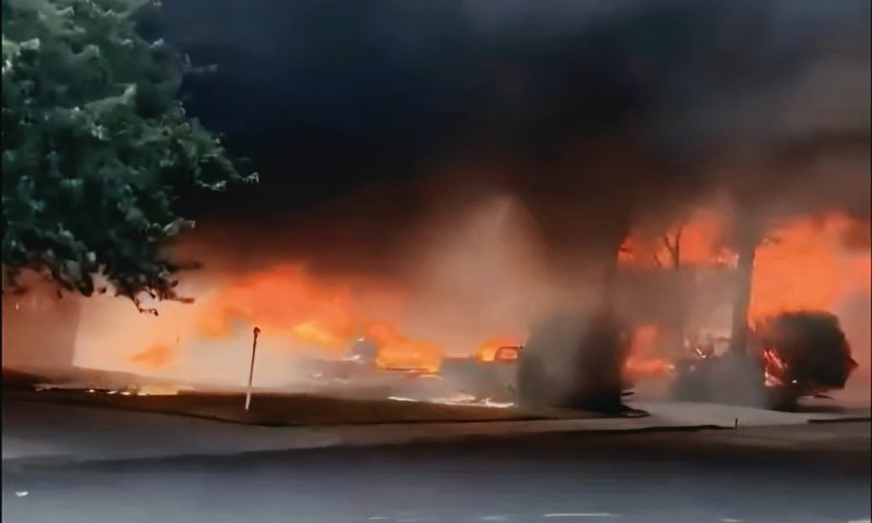 שריפת ענק בארה"ב: אלפי תושבים פונו, עשרות בתים עלו באש בוושינגטון