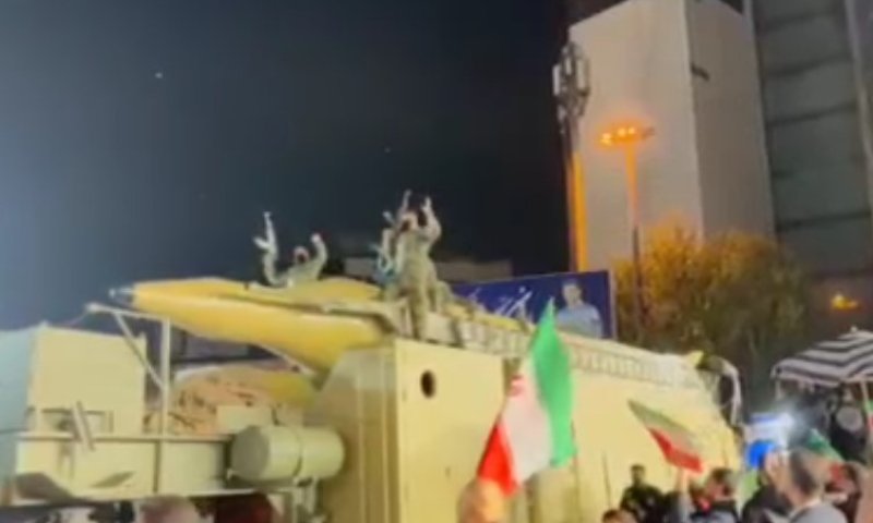 הפסקת אש או היערכות למערכה? איראן מציגה עשרות משגרי טילים
