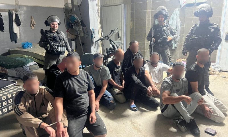 מאחורי קיר, מתחת לשמיכות ואפילו בבית קפה: כך אותרו עשרות שבח"ים