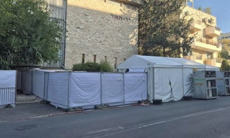 מנהרה, מחסומים ומגנומטרים: ההיערכות לתפילת נתניהו - שנעצרה