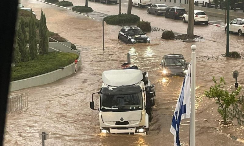 מזג אוויר קיצוני בדרך: חשש להצפות עירוניות וחסימות כבישים | המשטרה בכוננות