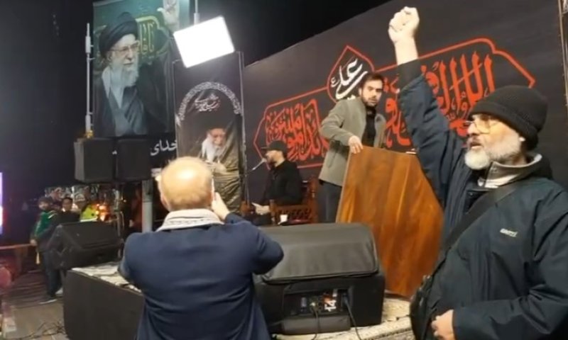 החגיגות בטהרן ורגעי ההכרזה על מוג'תבא חמינאי כיורש ההנהגה