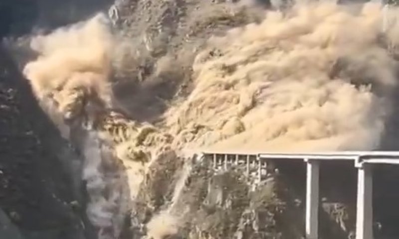 חודשים לאחר שנחנך: גשר באורך 758 מטרים קרס בדרום-מערב סין
