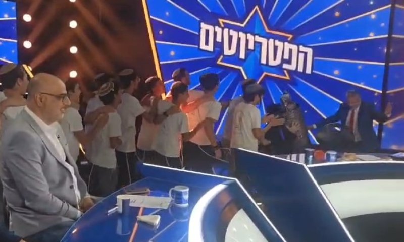 מרגש: הרב שנפצע קשה בסוריה הכניס ספר תורה בפטריוטים