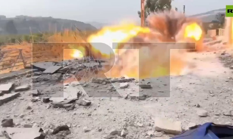תיעוד דרמטי: צוות הערוץ דיווח משטח האש בלבנון וחטף טיל למצלמה
