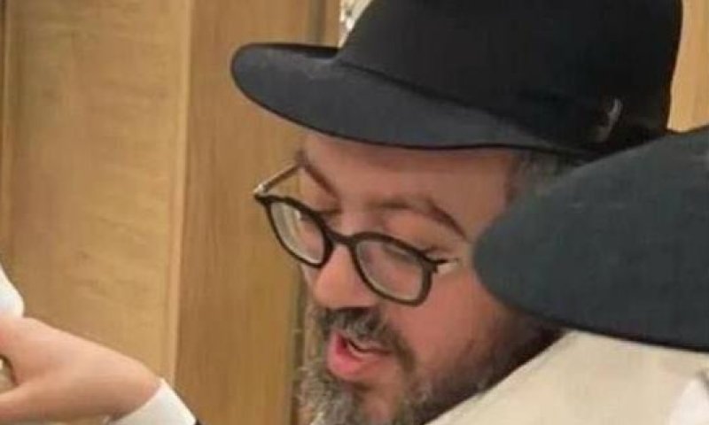 תיעוד מצמרר מבונדי ביץ׳: הרב והילדה דקות לפני הפיגוע הקטלני