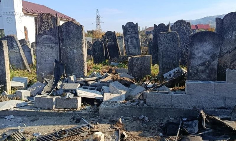 זרעו הרס: חוללו קברי אדמו"רי בית ויז'ניץ באוקראינה