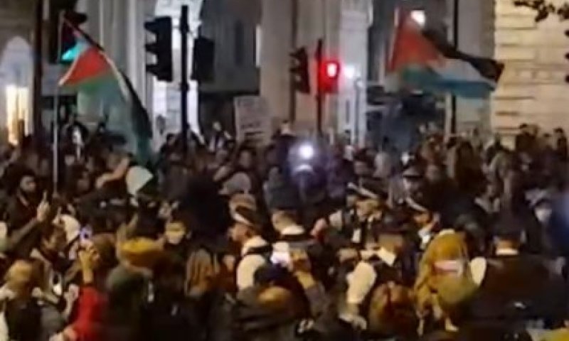 גל צעדות ועימותים קשים: מחאות אנטישמיות סוערות ברחבי אירופה | צפו