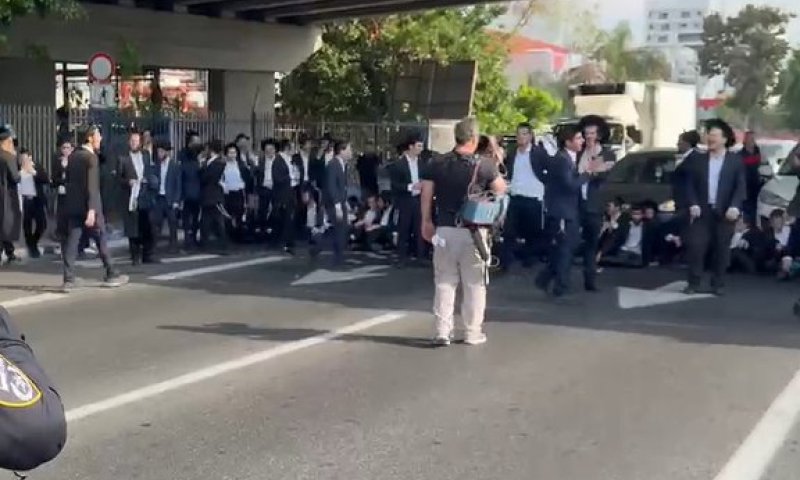 בשעות העומס: עשרות מפגיני הפלג חוסמים את כביש גהה, דיווחים על מעצרים במקום | צפו