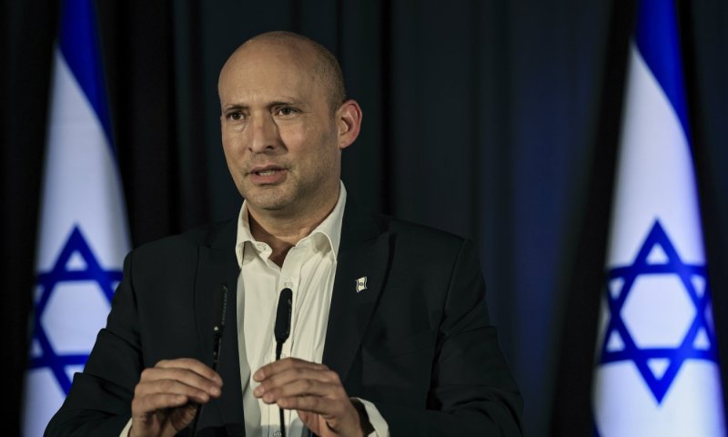 בנט הכריז ש"מזוודות הדולרים" ייעלמו - המסמכים חושפים מה קרה מאחורי הקלעים
