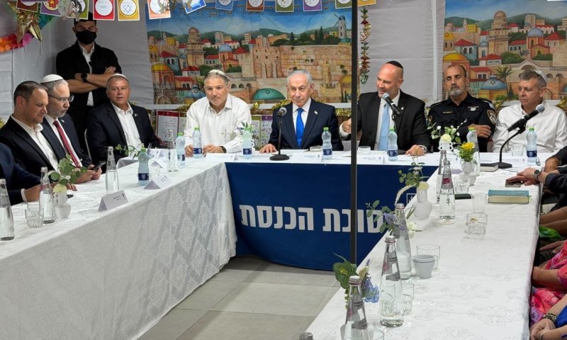 נתניהו יארח לימוד תורה עם ראשי מערכת הביטחון; לפיד הוזמן - ועקץ