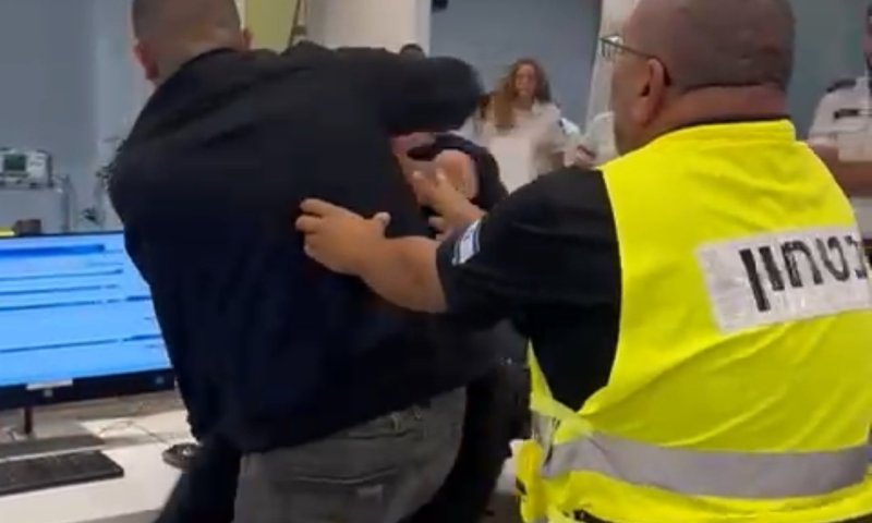 תיעוד מזעזע: תושב קלנסווה תקף עובד בבית החולים מאיר