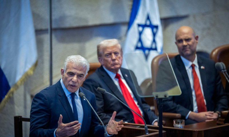 לפיד יוזם: הצעת חוק לאימוץ תוכנית 20 הנקודות של טראמפ 