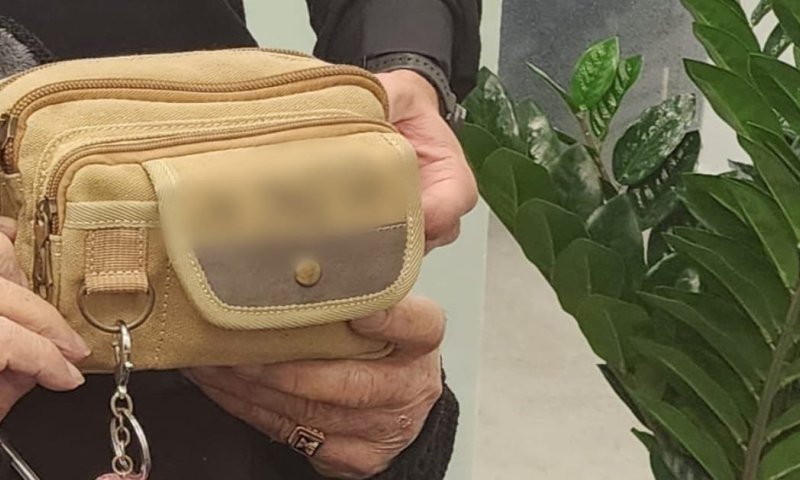 בת ים: תיק עם 2,000 ש"ח אותר והוחזר לנפגע טרור מה-7 באוקטובר