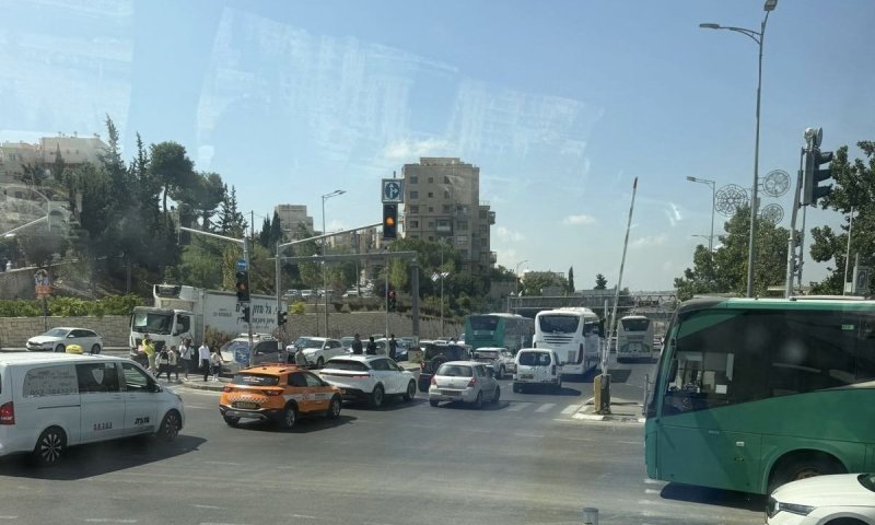 נער חרדי נפגע מאוטובוס בטרמפיאדה בכניסה לירושלים - מצבו בינוני