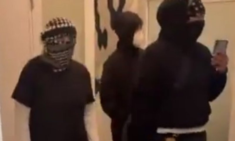 "פוגרום בקמפוס": אספסוף רעול פנים פרץ לאירוע עם חיילי צה"ל, ניפץ זכוכיות ושלח סטודנטים לביה"ח
