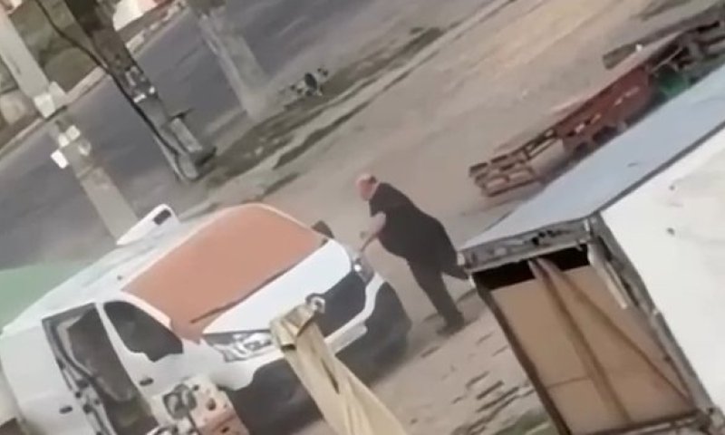 תיעוד חריג: רחפן רוסי רדף אחרי מוכר ירקות &ndash; והתפוצץ עליו