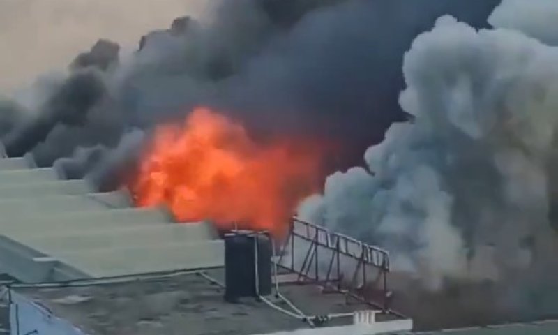 שריפה גדולה בנמל התעופה בבנגלדש &ndash; כל הטיסות הושבתו