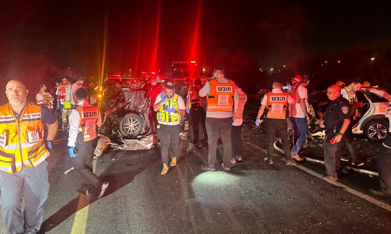 שני הרוגים בתאונה חזיתית: רכב אחד עלה באש, השני התהפך