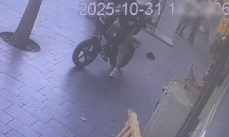 תיעוד: גנב 800 אלף דולר מהצ'יינג - ודהר עם האופניים