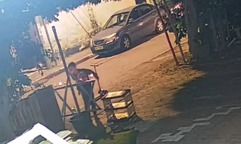 שוב זה קורה: תיעוד של כיבוי חנוכייה - הפעם ברמלה