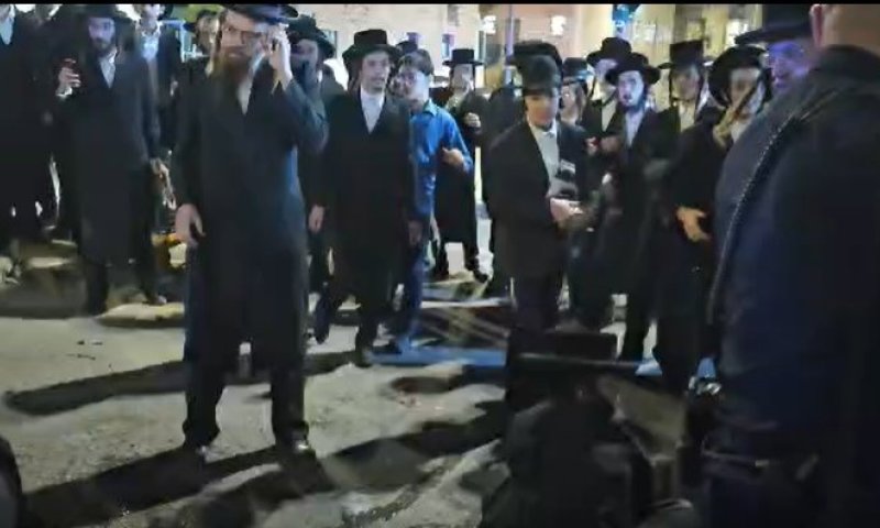 עימותים עם המשטרה בהפגנת קיצוניים בבית שמש, במחאה על האישום נגד חרדי